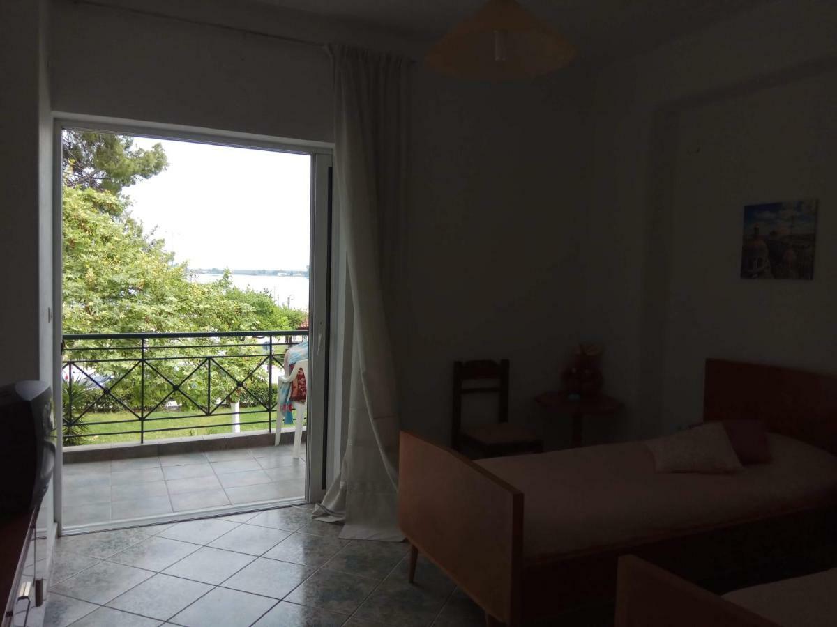 Anastasia - Efthimios Apartments Agios Konstantinos  Exterior photo